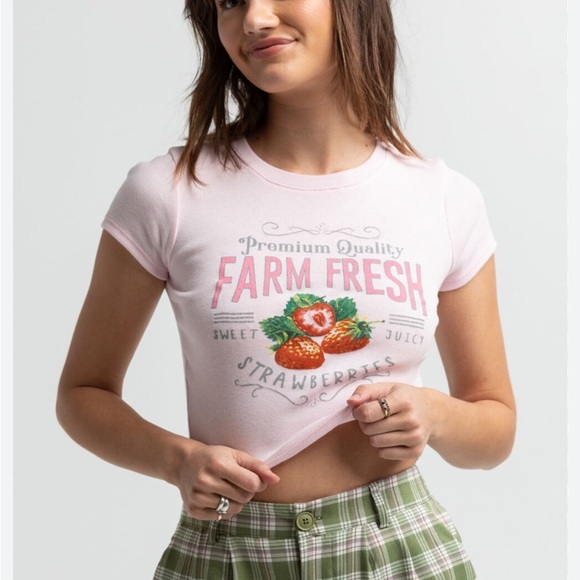 FULL TILT Fresh Strawberries Womens Baby Tee" from Tillys pink size L - Picture 1 of 9